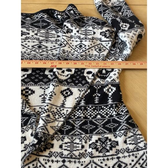TORRID Skull Fair Isle Cardigan Sweater Goth Whimsigoth Xmas Cozy Comfy Sz 2 - L - Picture 8 of 16